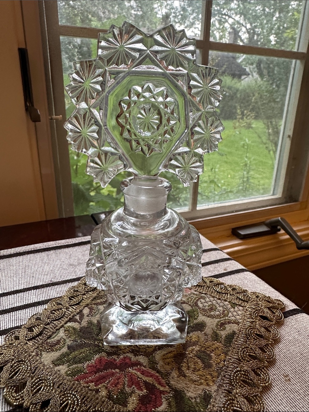 Gorgeous vintage IRICE Imperial pressed glass perfume bottle W/original stopper